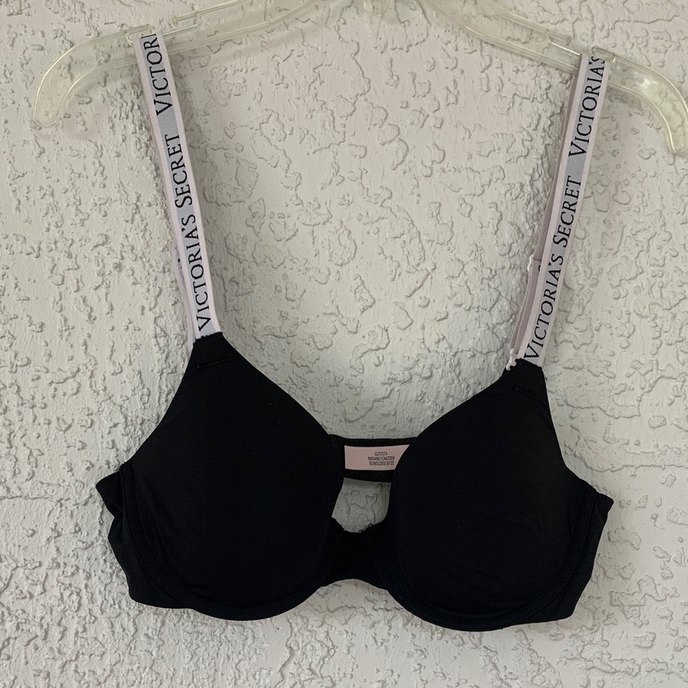 Victoria's Secret Black tshirt lightly lined Bra with Logo Straps size 32C